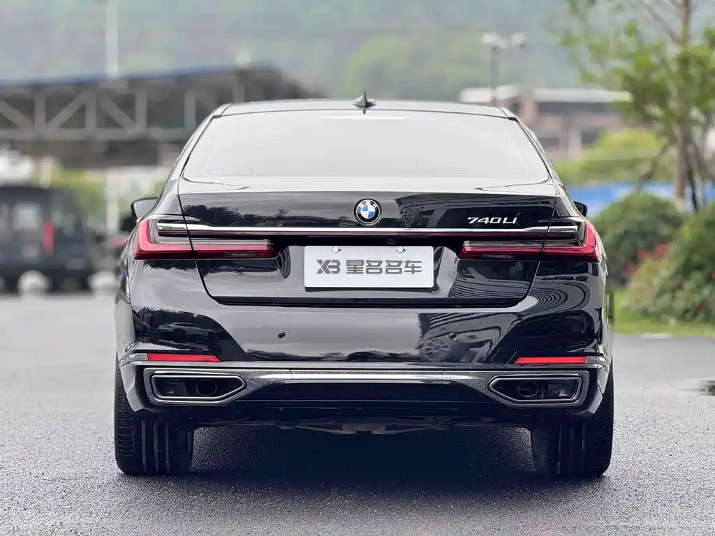 BMW 7 Series — фото 14