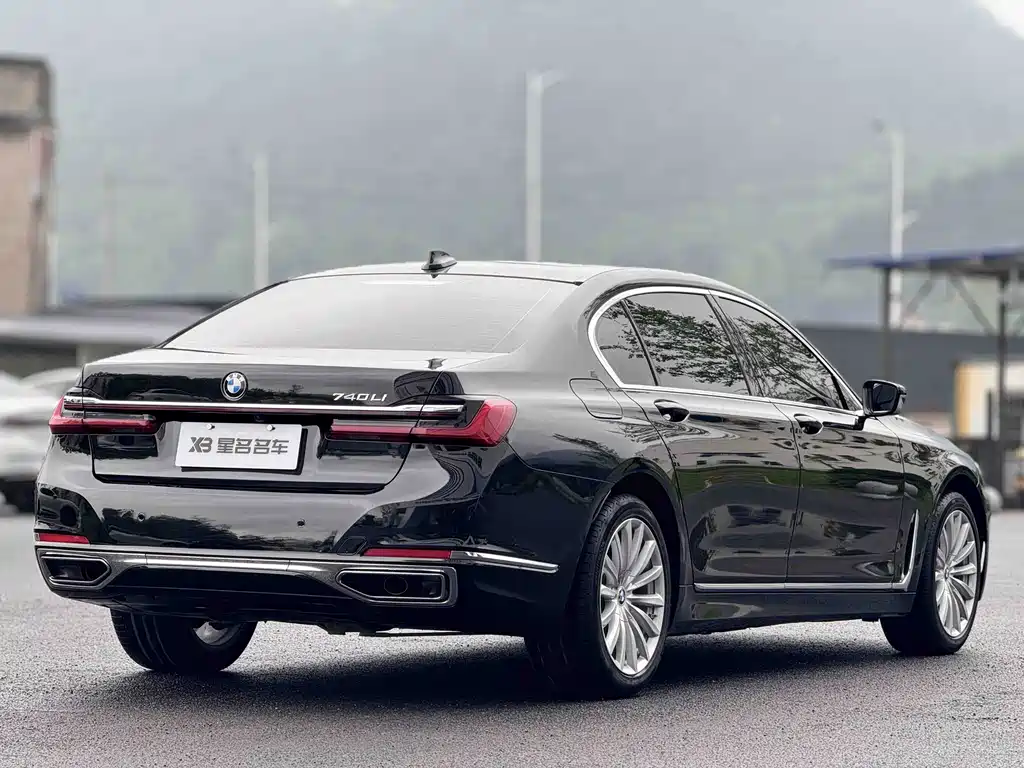 BMW 7 Series — фото 15