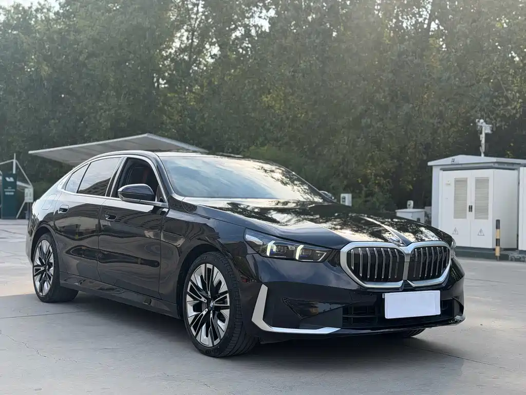 BMW 5 Series — фото 3