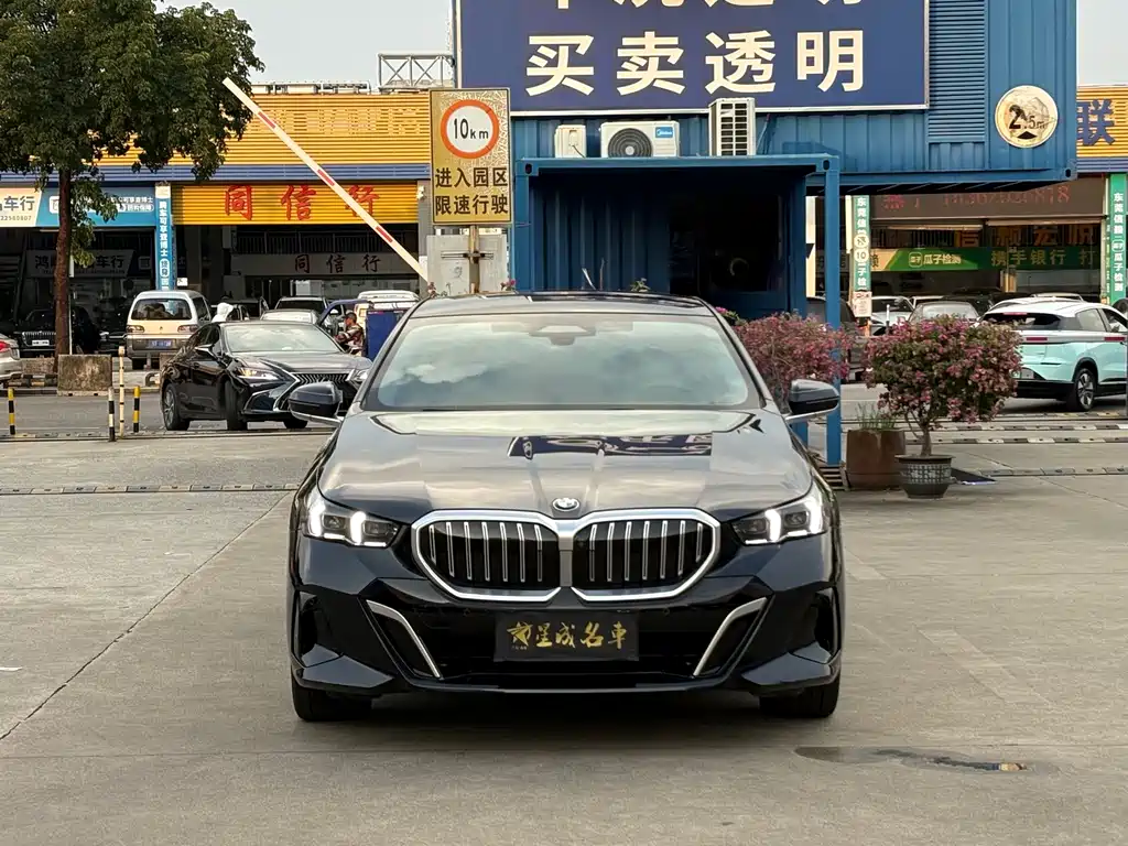 BMW 5 Series — фото 2