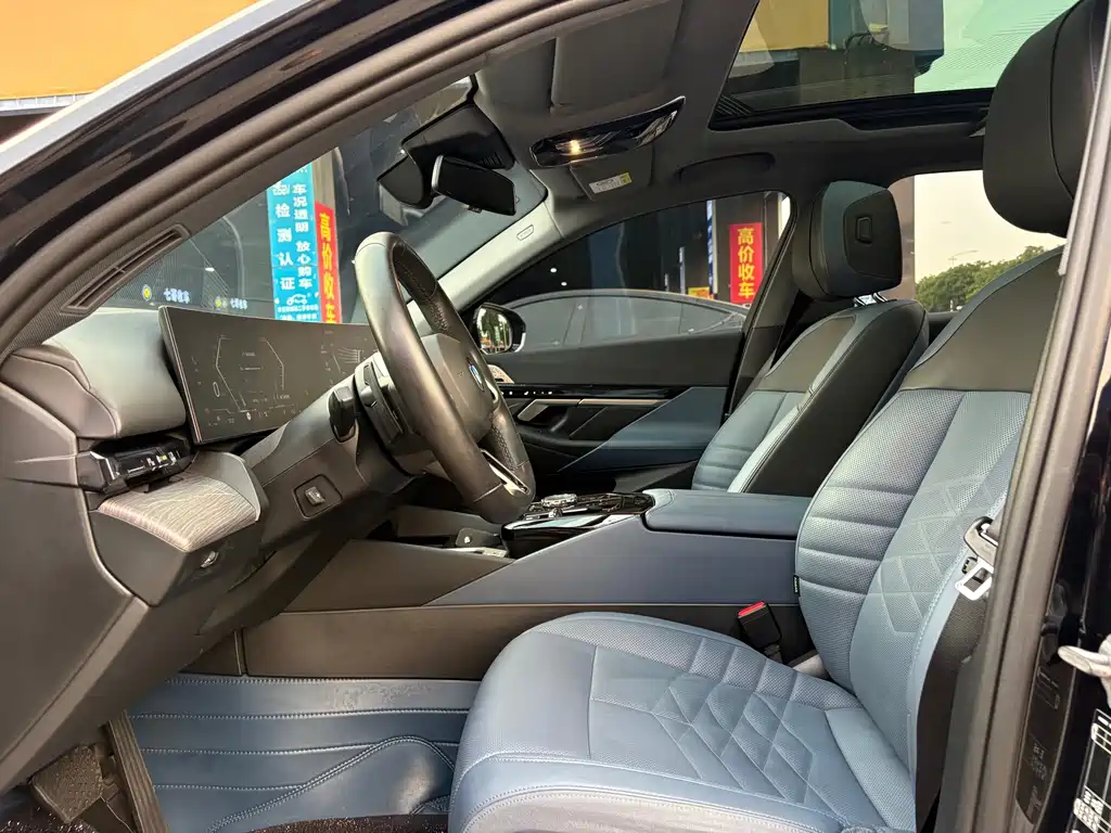 BMW 5 Series — фото 11
