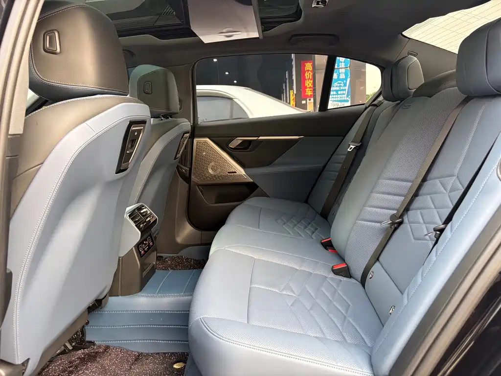 BMW 5 Series — фото 13