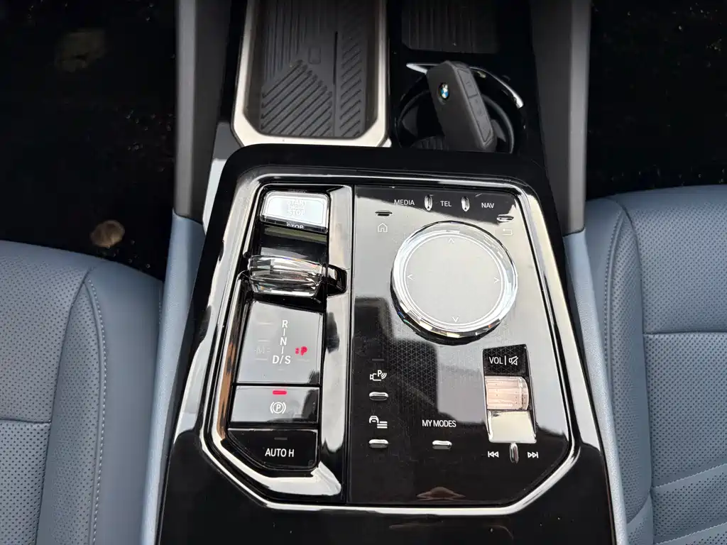 BMW 5 Series — фото 17