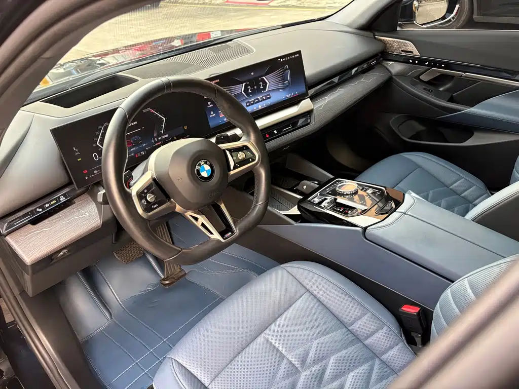 BMW 5 Series — фото 5