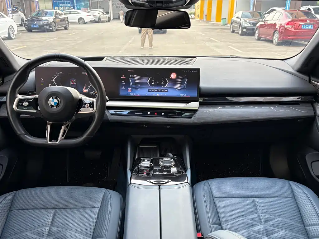 BMW 5 Series — фото 9