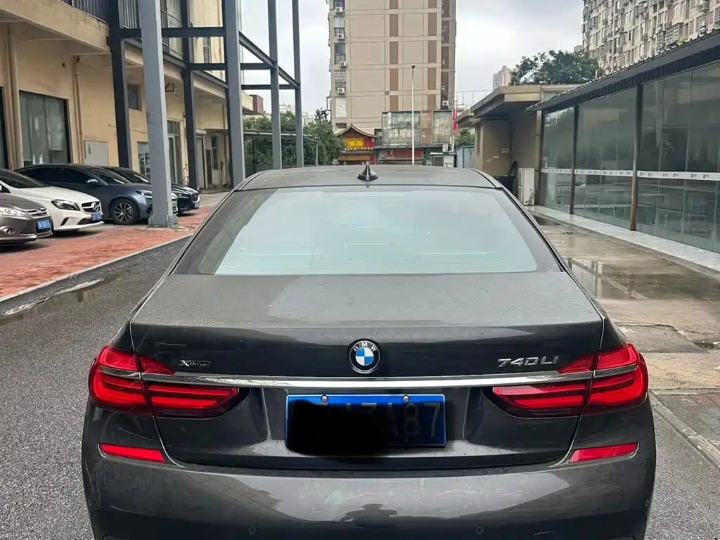 BMW 7 Series — фото 3