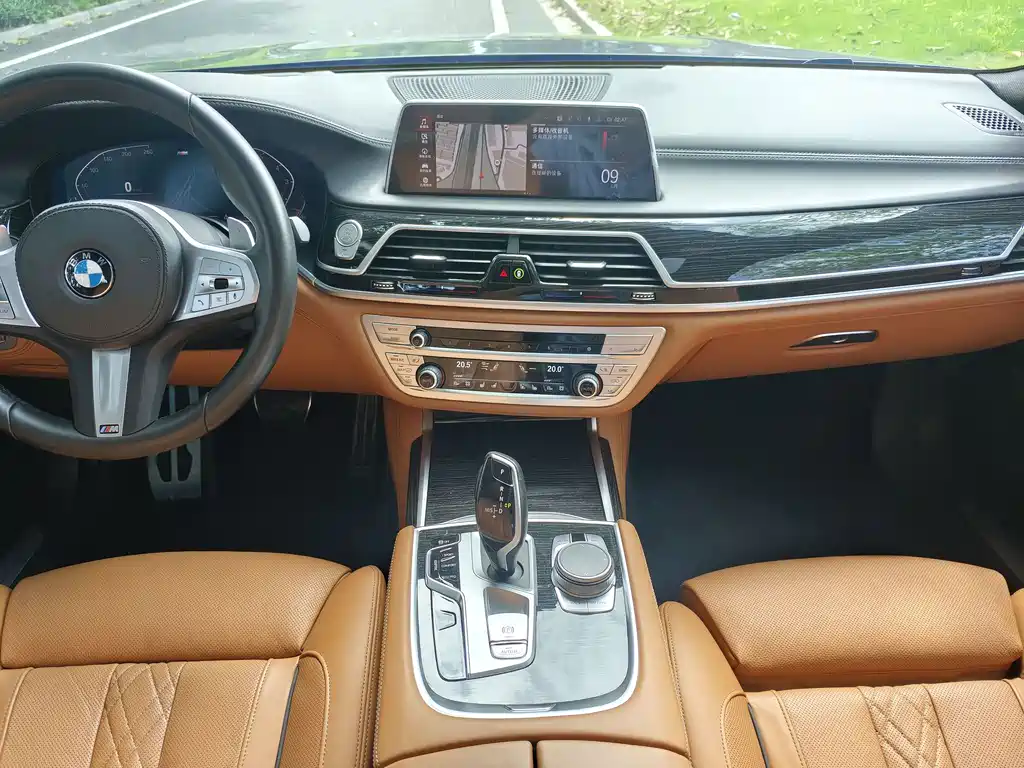 BMW 7 Series — фото 14