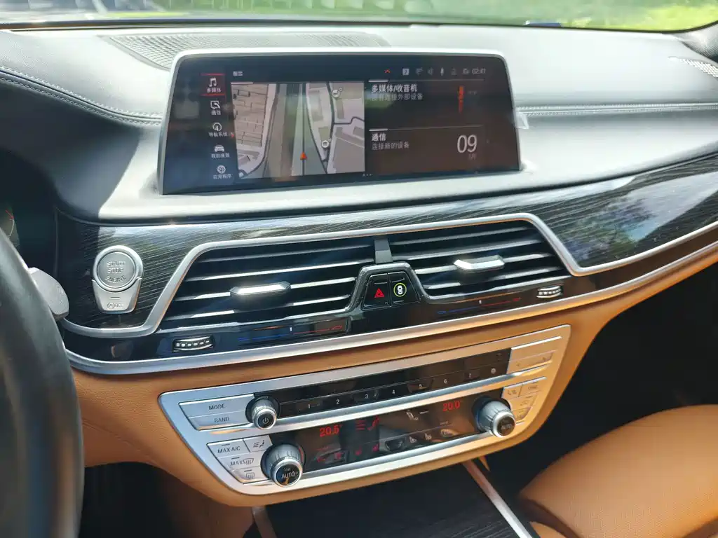 BMW 7 Series — фото 15