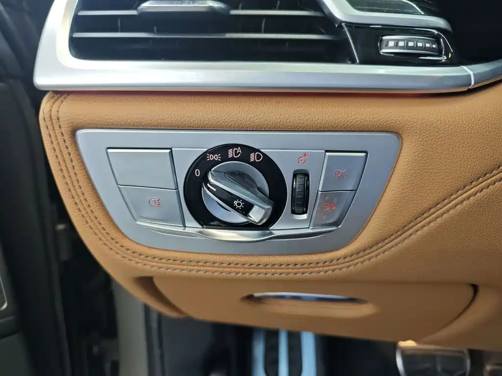 BMW 7 Series — фото 20