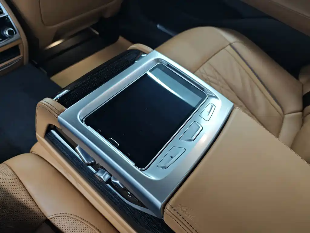 BMW 7 Series — фото 22