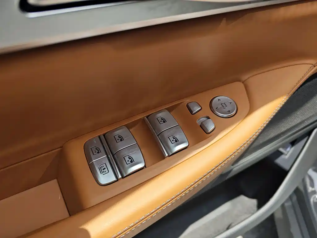 BMW 7 Series — фото 24