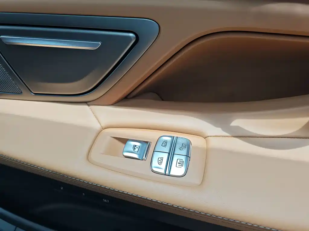 BMW 7 Series — фото 25