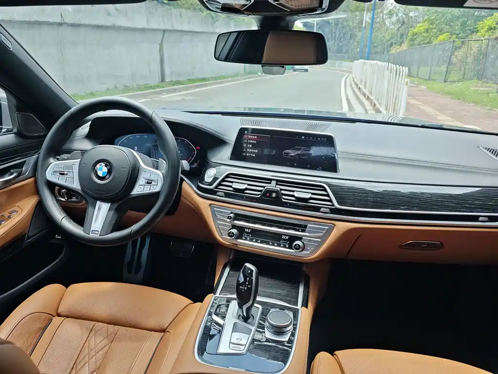 BMW 7 Series — фото 9