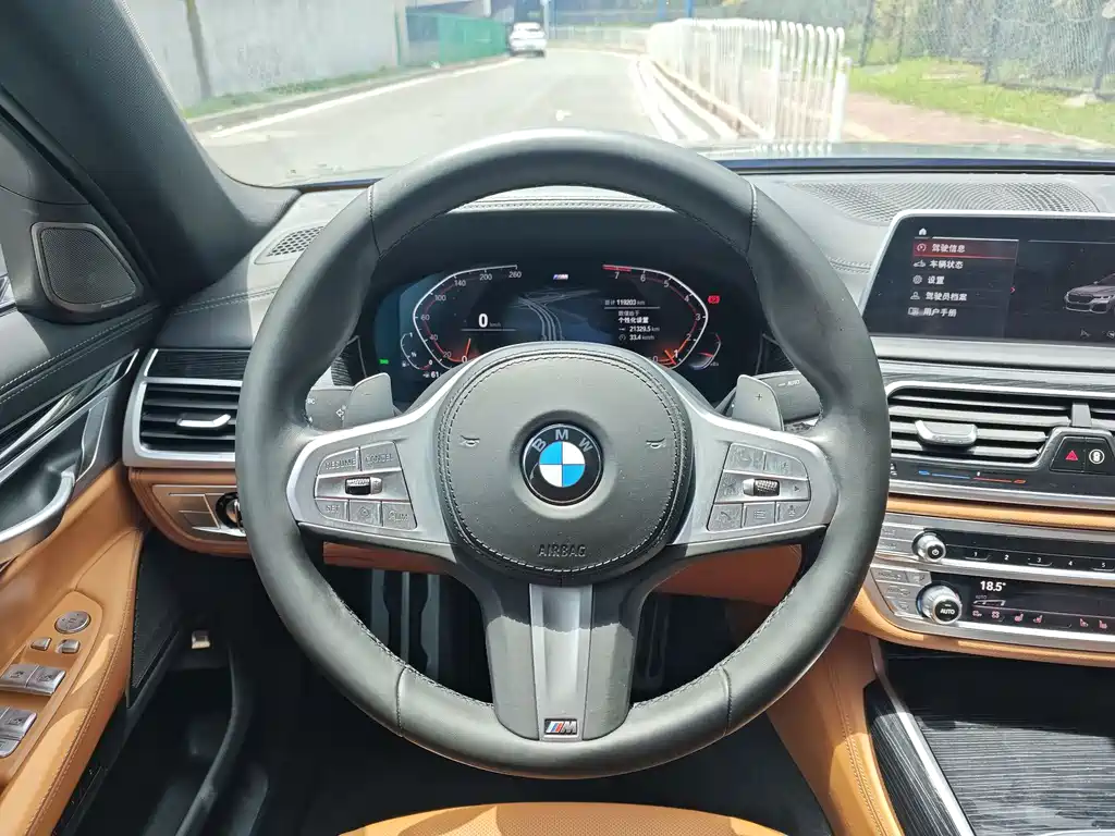 BMW 7 Series — фото 10