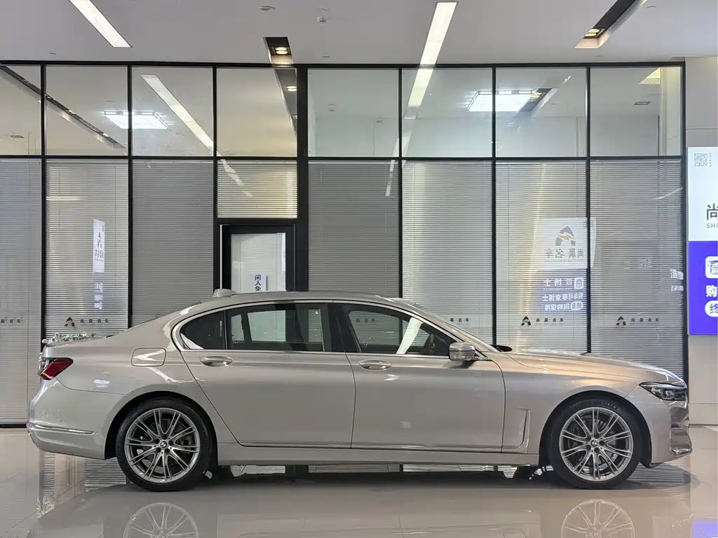 BMW 7 Series — фото 17