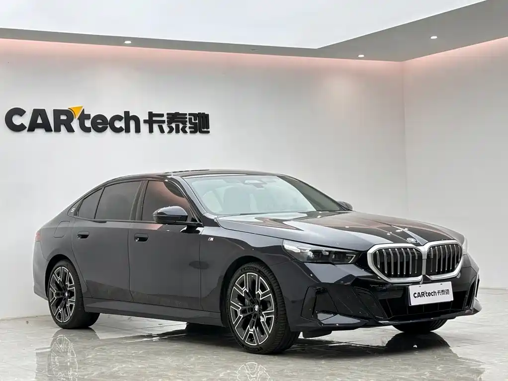 BMW 5 Series — фото 6