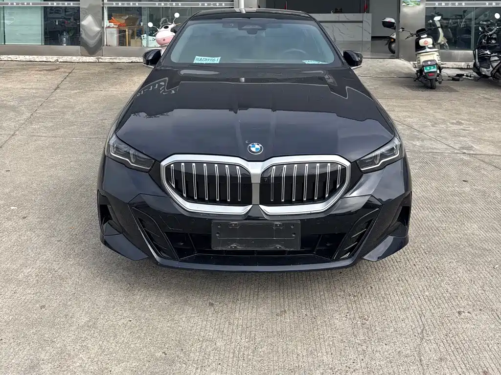 BMW 5 Series — фото 2