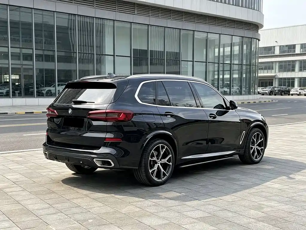 BMW X5 — фото 11