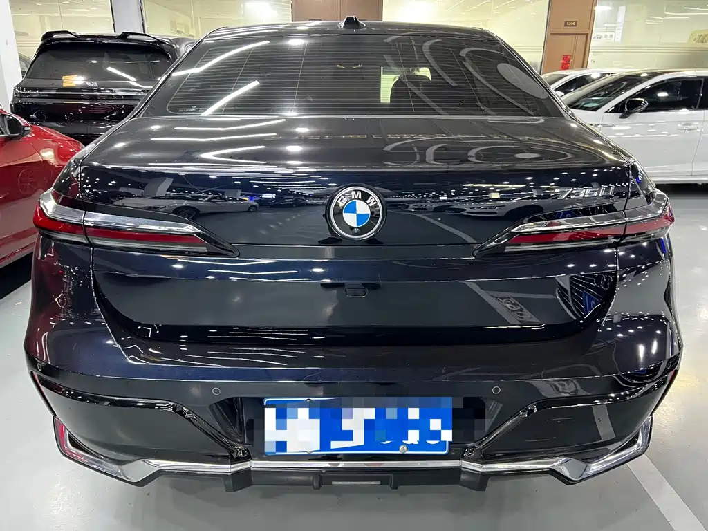 BMW 7 Series — фото 20