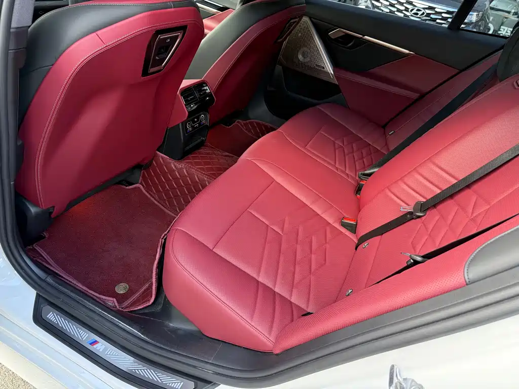 BMW 5 Series — фото 14