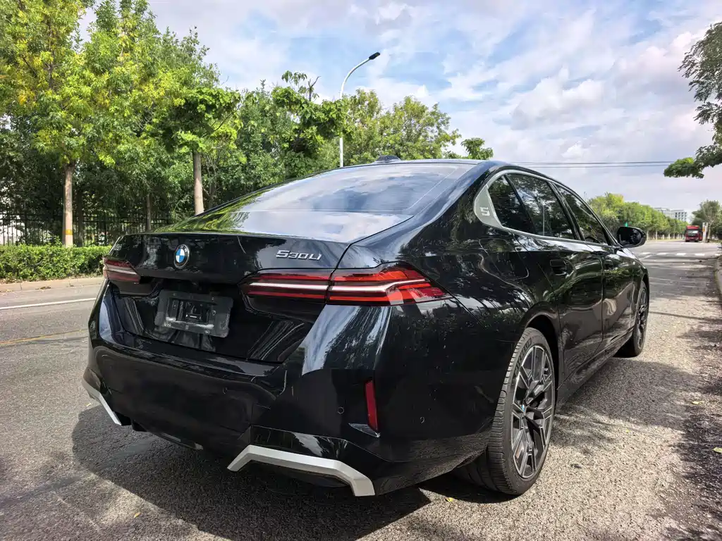 BMW 5 Series — фото 2