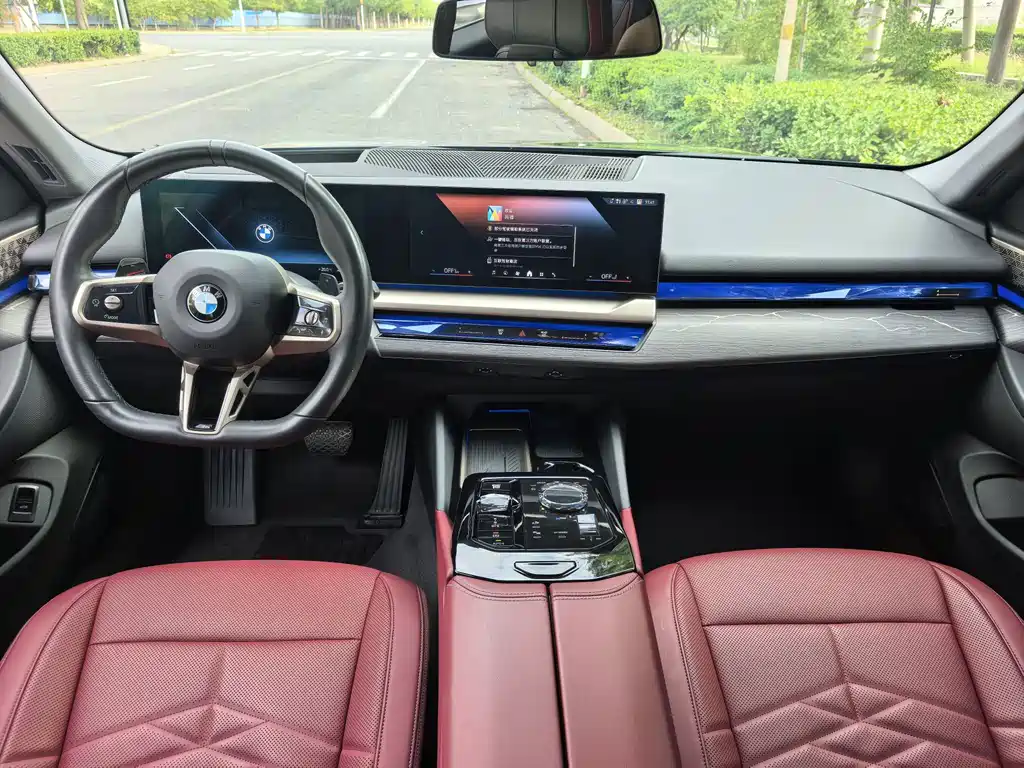 BMW 5 Series — фото 13