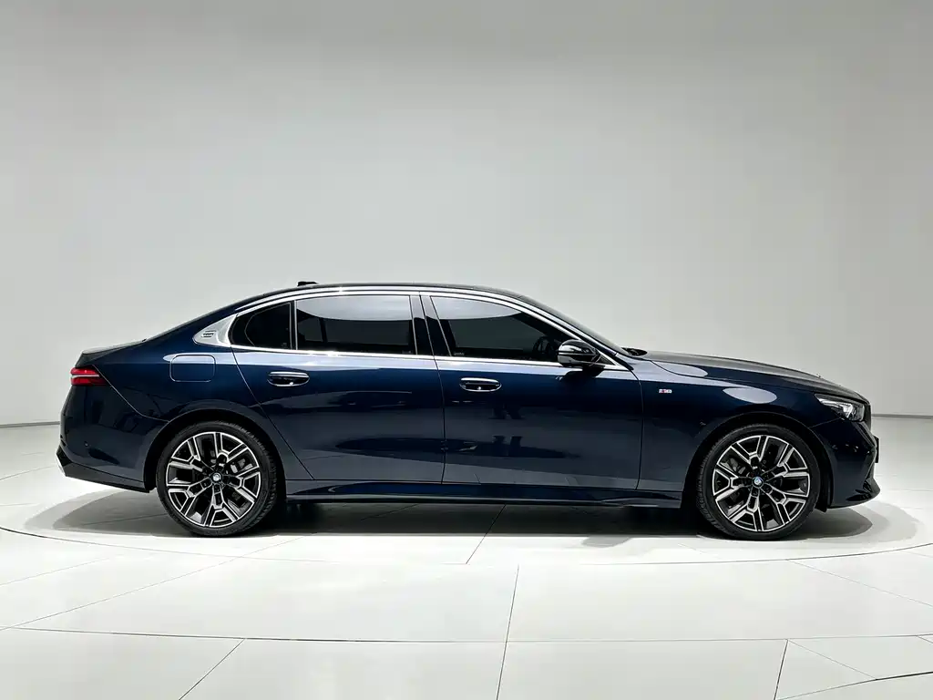 BMW 5 Series — фото 8