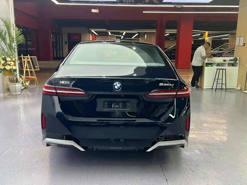 BMW 5 Series — фото 18