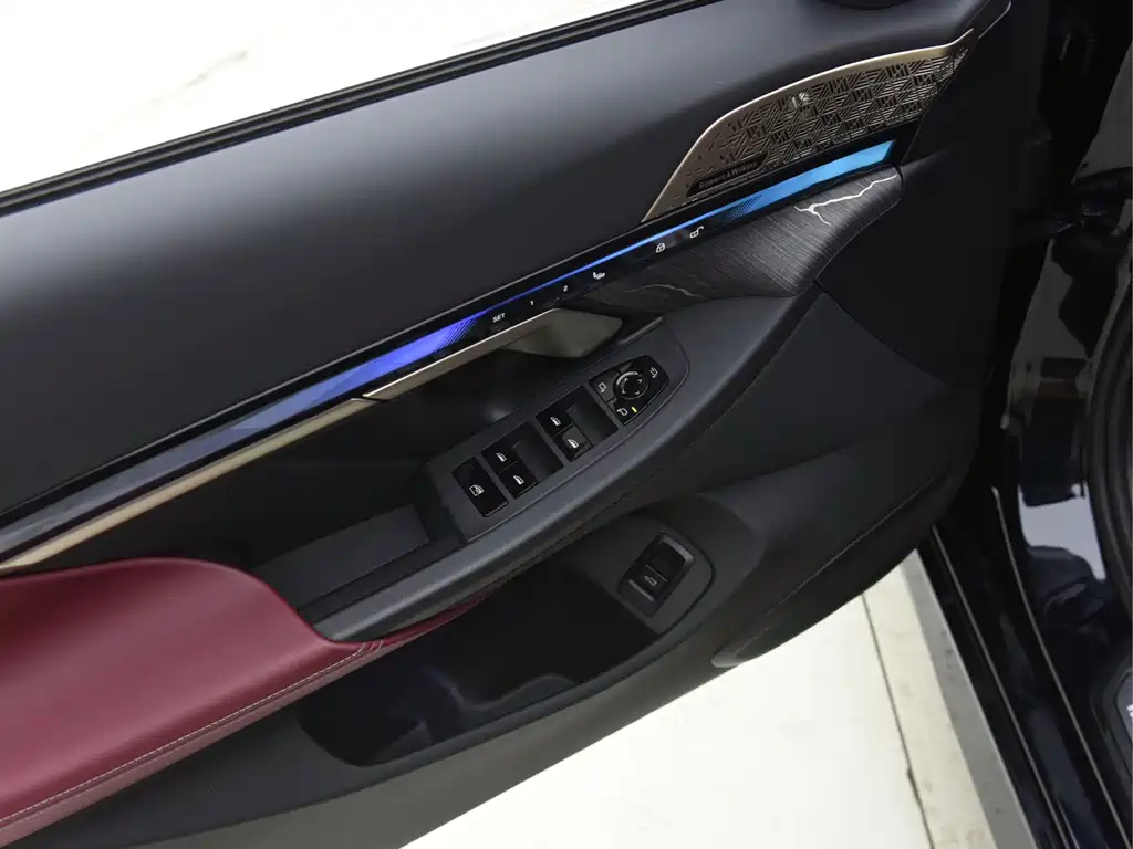 BMW 5 Series — фото 11