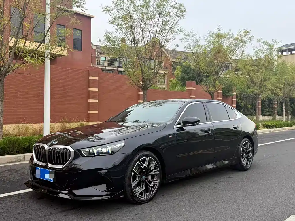 BMW 5 Series — фото 16