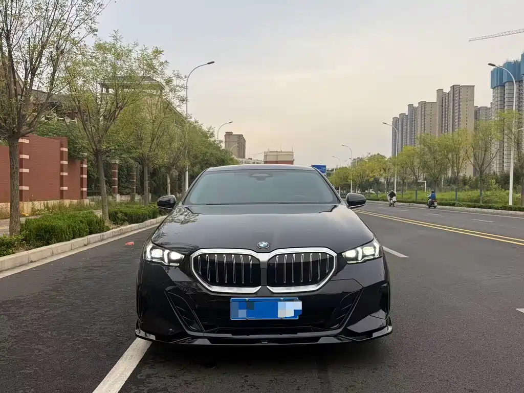 BMW 5 Series — фото 17