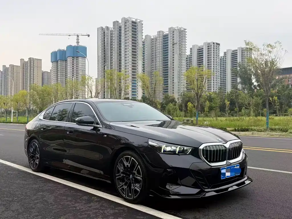 BMW 5 Series — фото 18