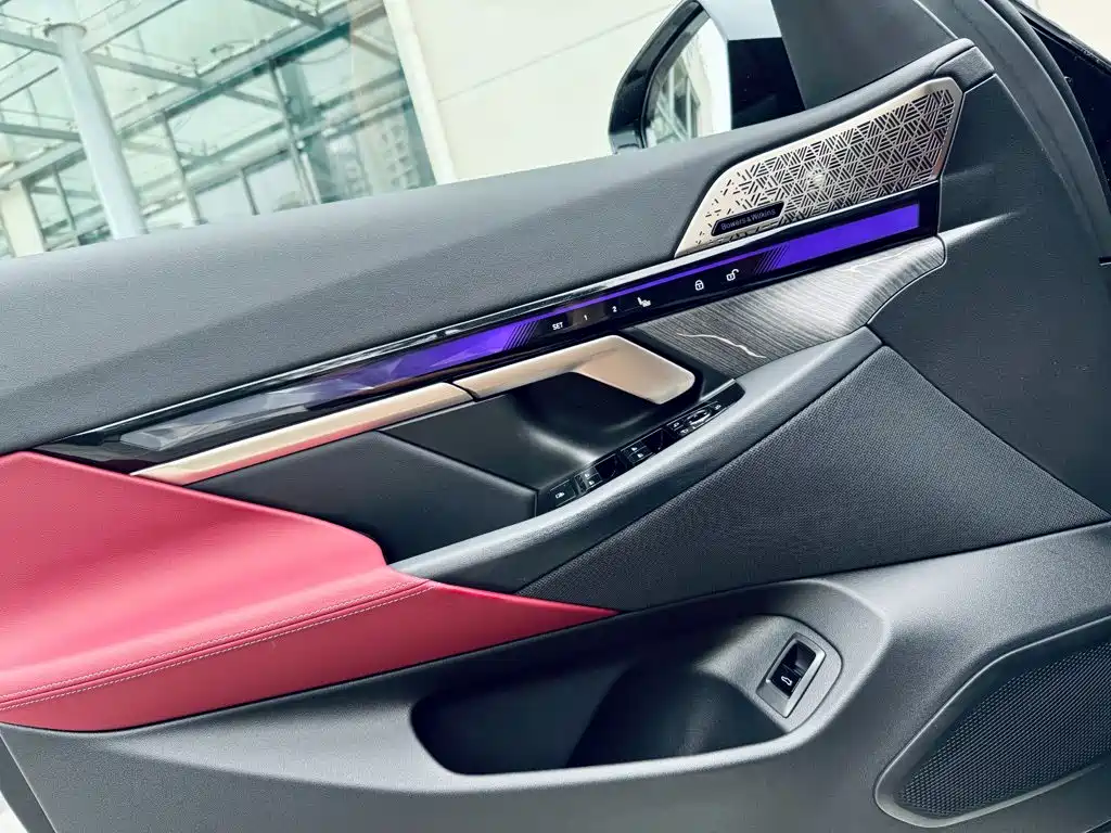 BMW 5 Series — фото 11