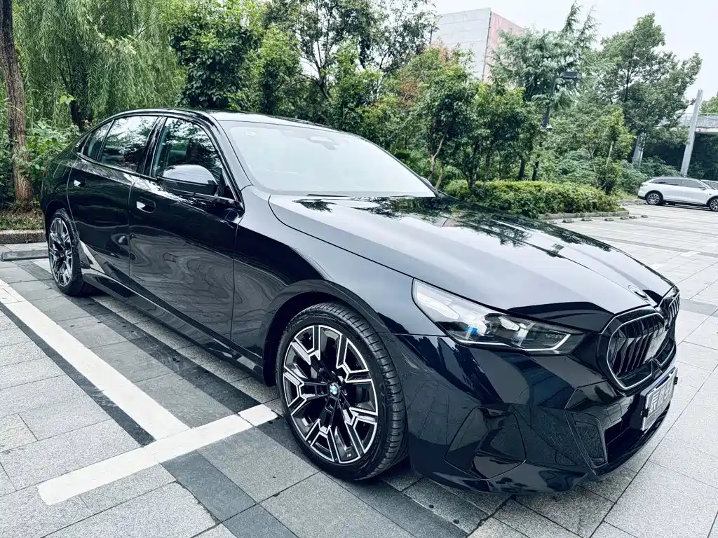 BMW 5 Series — фото 4