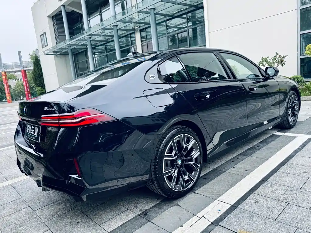 BMW 5 Series — фото 5