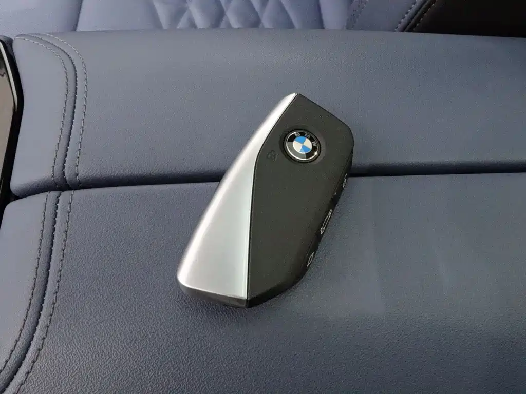 BMW 5 Series — фото 14