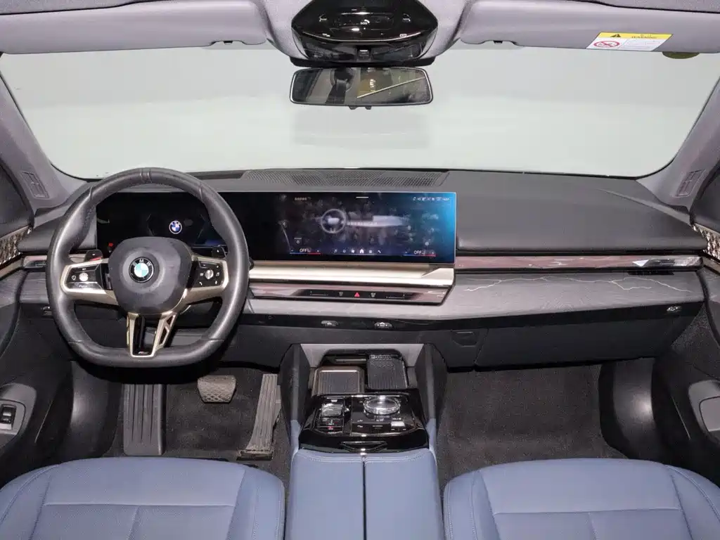 BMW 5 Series — фото 15