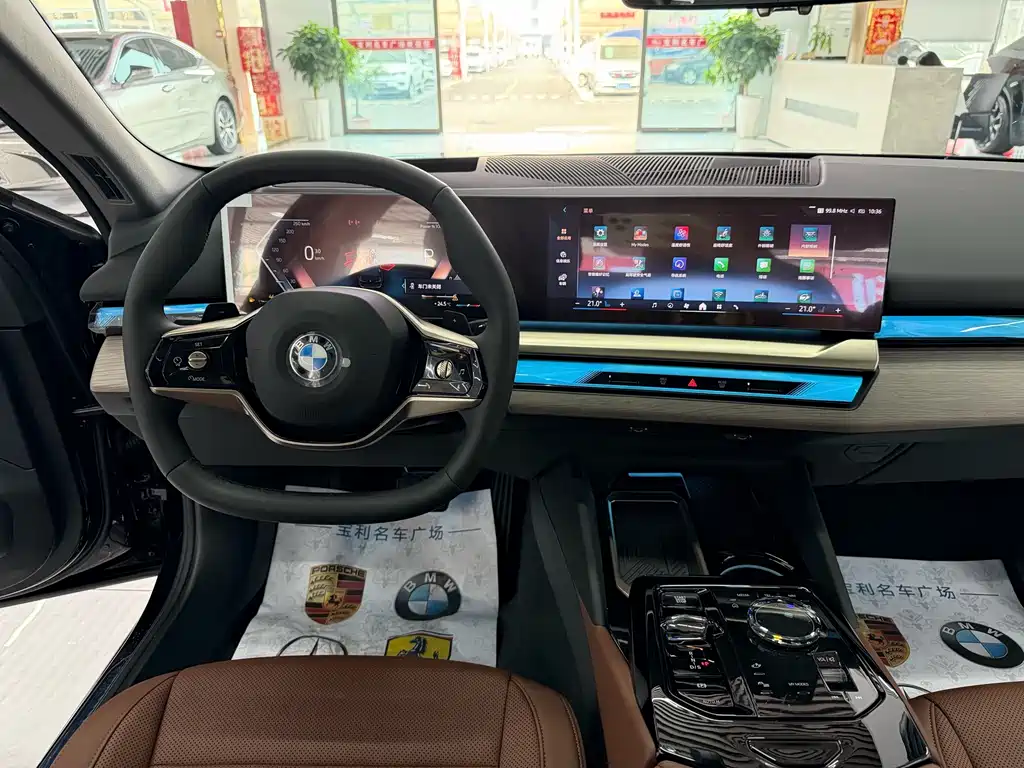 BMW 5 Series — фото 13