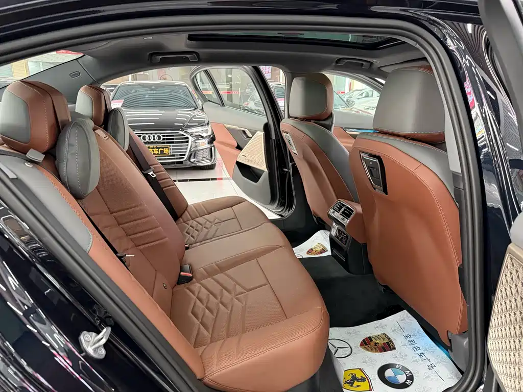 BMW 5 Series — фото 10