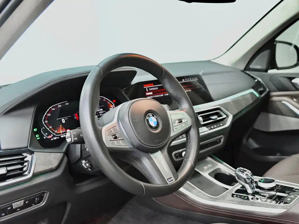 BMW X5 — фото 18