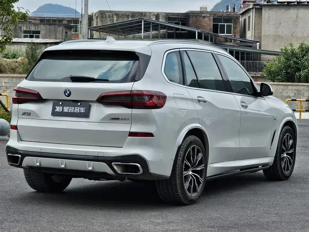 BMW X5 — фото 21