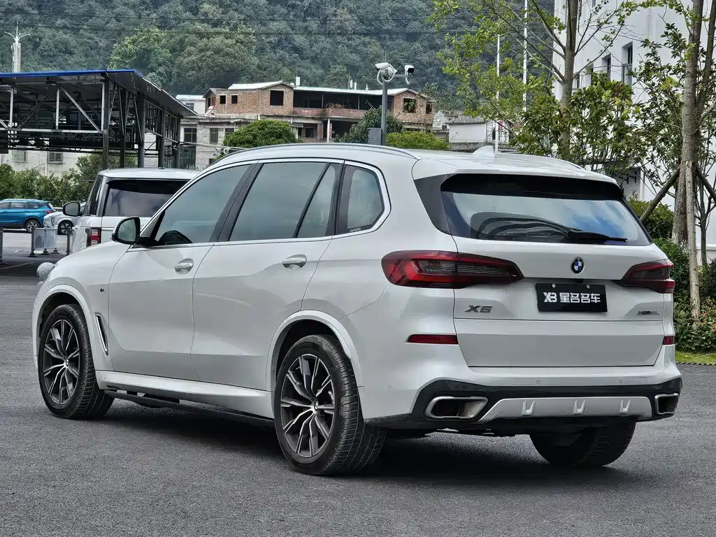 BMW X5 — фото 10