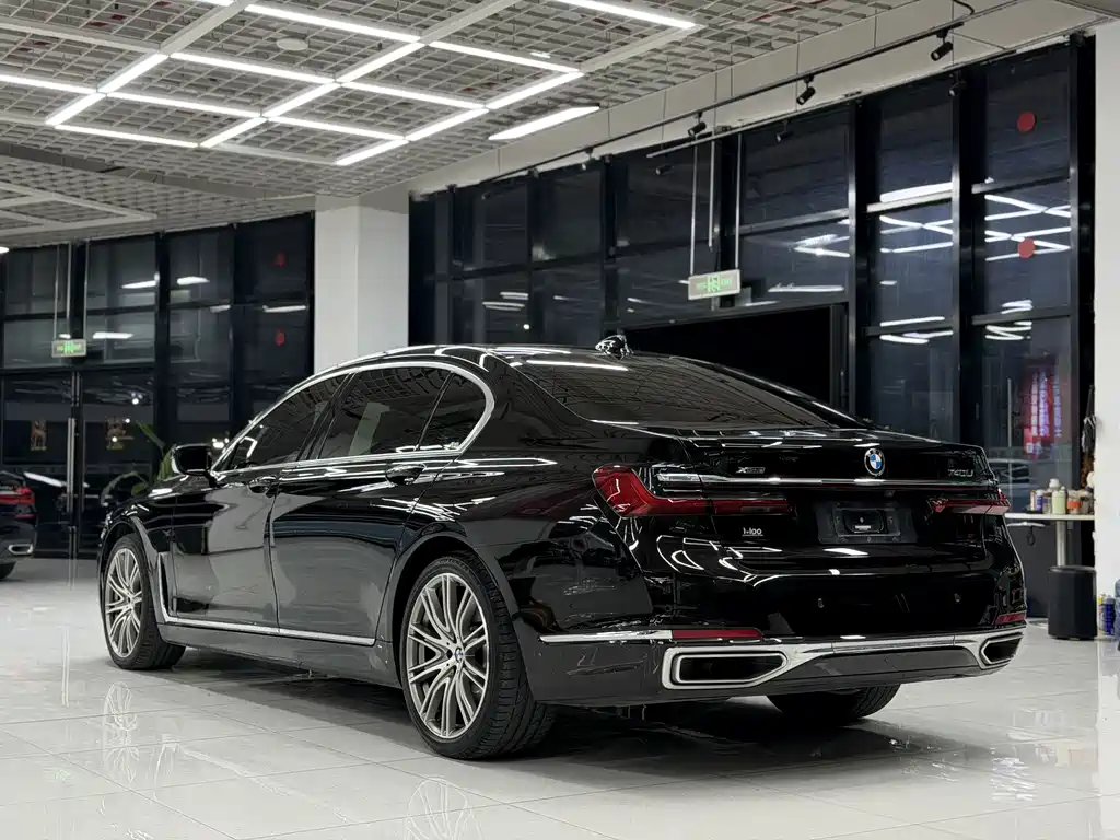 BMW 7 Series — фото 6