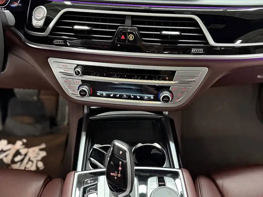 BMW 7 Series — фото 10