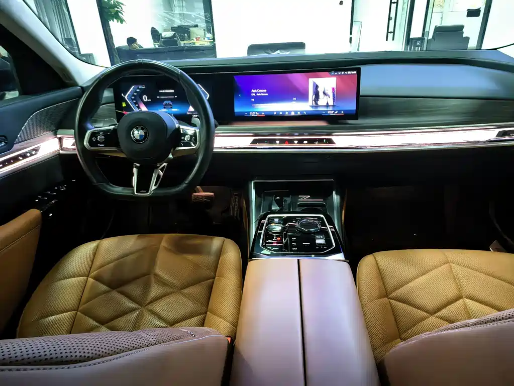 BMW 7 Series — фото 14