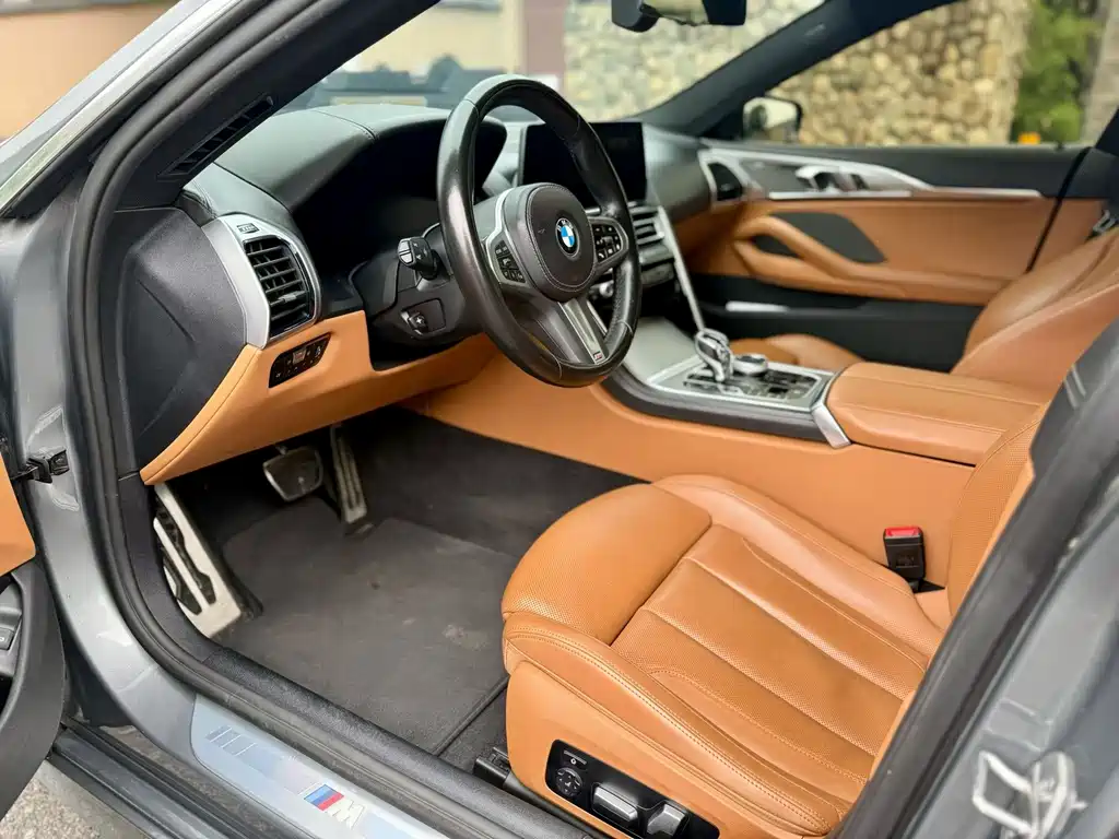 BMW 8 Series — фото 3
