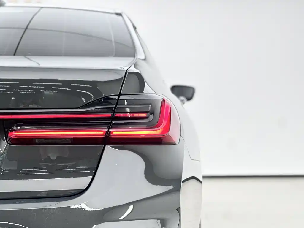 BMW 7 Series — фото 8