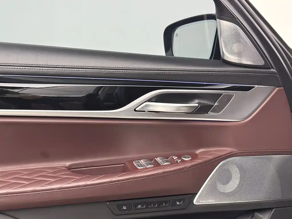 BMW 7 Series — фото 9