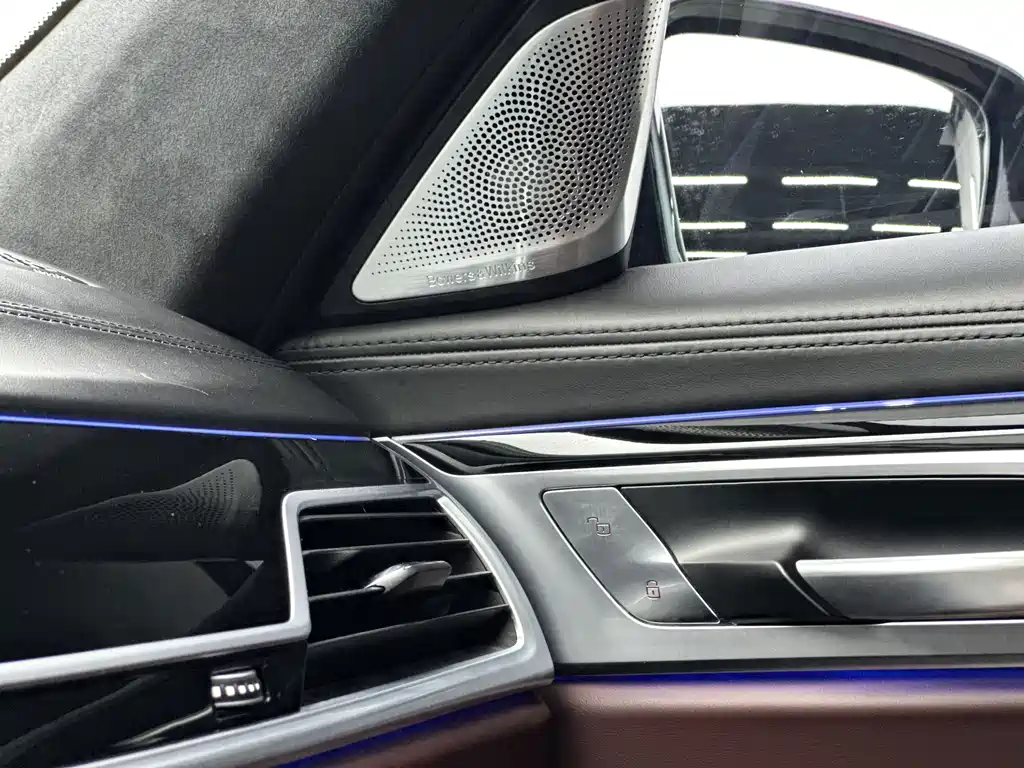 BMW 7 Series — фото 10
