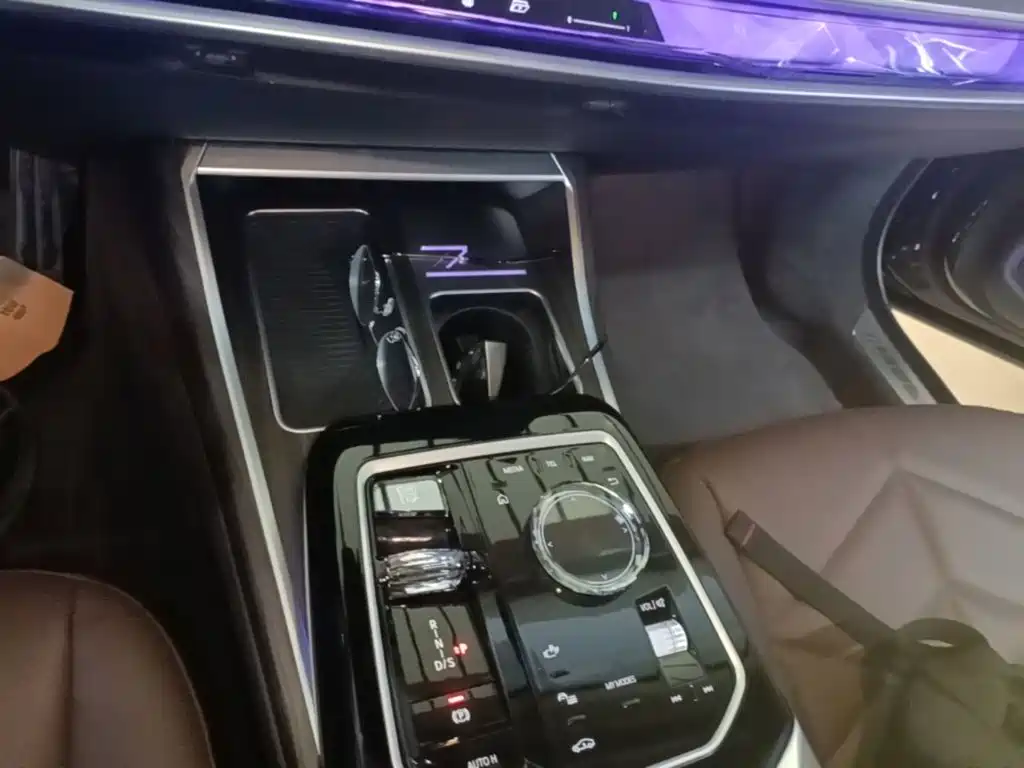 BMW 7 Series — фото 14